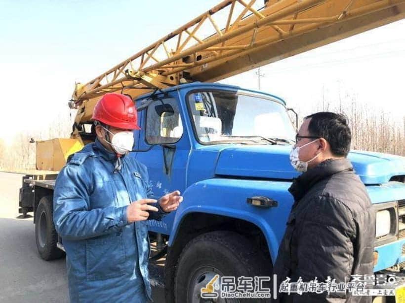 邹城一企业高压线下吊装施工,差点造成跳闸停电