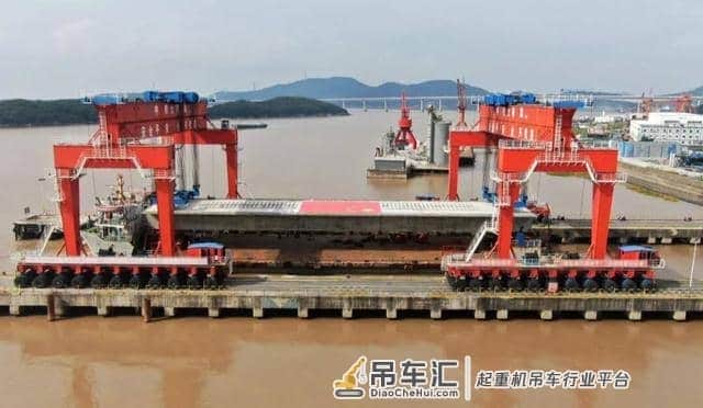 “最大的轮胎式起重机”中铁大桥局投资建造