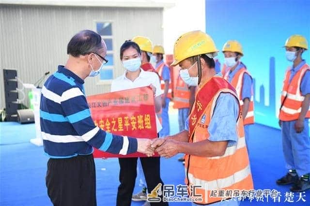 武汉工地首现无人驾驶塔吊,操作更安全、更精准