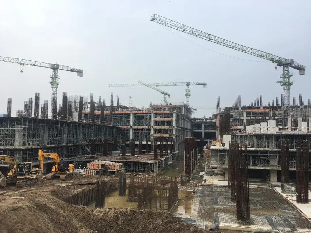 群塔作战！中联重科塔机助建柬埔寨2亿美元国际商城项目