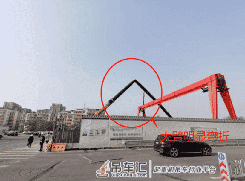 北京通州一在建工地起重机长臂突然弯折！具体伤亡人数未知！