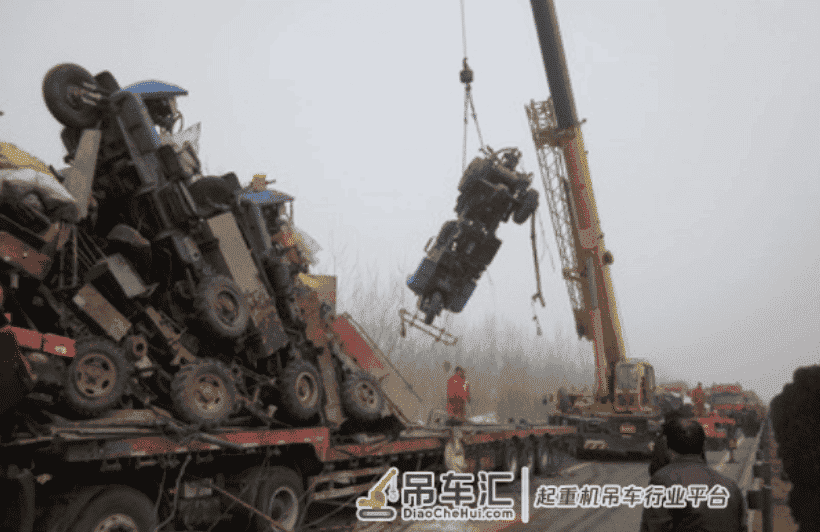 高速救援费用标价1公里70元?叫吊车得加价,网友:确定是救援?
