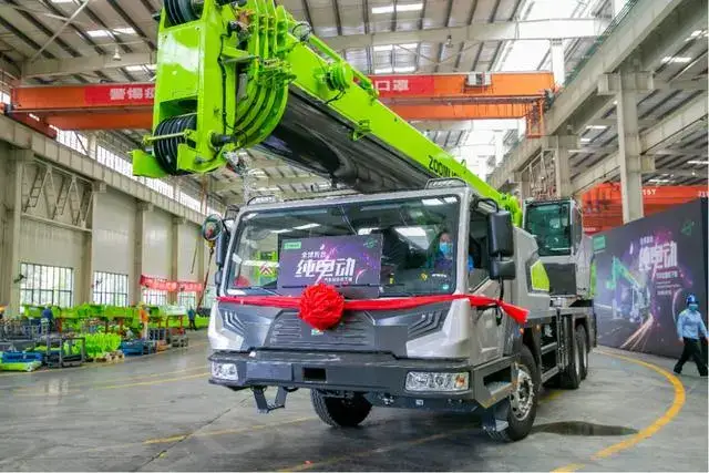 充电5分钟,吊装两小时?全球首台25吨纯电动吊车,你怎么看?