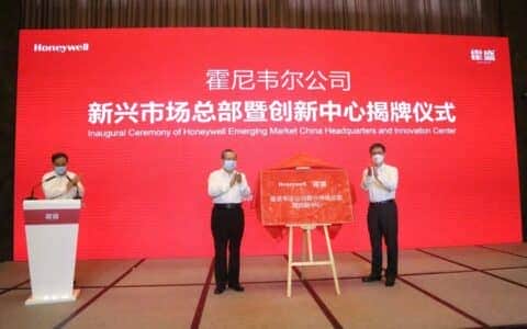 天马厦门柔性AMOLED项目开工； 全球首台纯电动汽车起重机下线