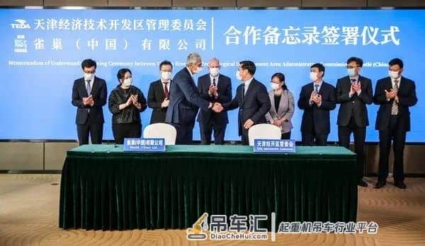 天马厦门柔性AMOLED项目开工; 全球首台纯电动汽车起重机下线