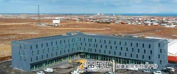 天马厦门柔性AMOLED项目开工; 全球首台纯电动汽车起重机下线