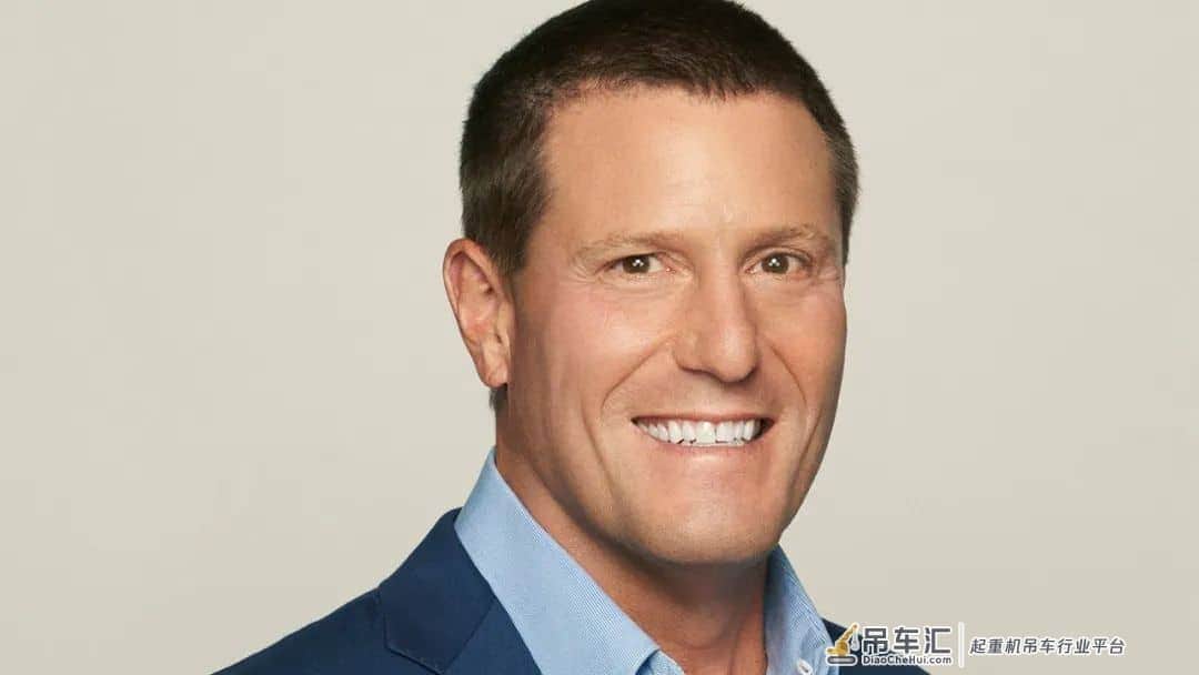天马厦门柔性AMOLED项目开工; 全球首台纯电动汽车起重机下线