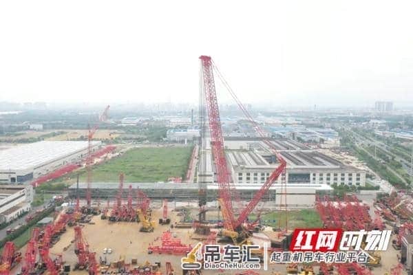 三一最大起重量 4000吨履带起重机交付客户