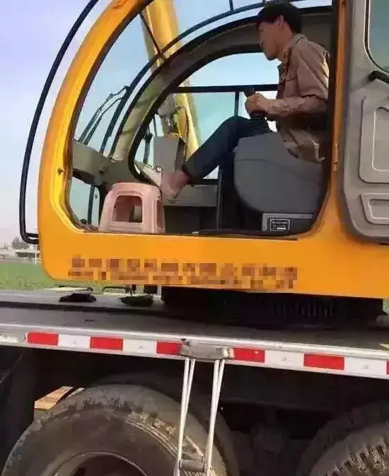 为什么吊车师傅拒绝带徒弟?背后的原因太现实!