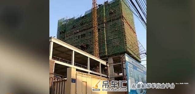 1死2伤!山东济宁一在建工地塔吊倒塌!塔吊要倒塌?其实很难!