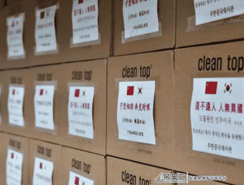 噩耗!巨船在韩国港口狠狠相撞,桥吊瞬间倒塌,码头工人惊慌逃难