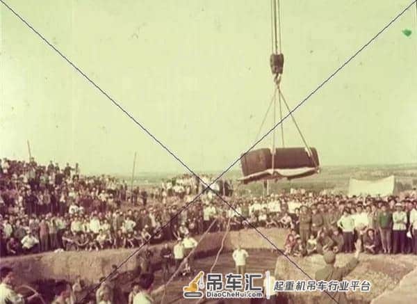 湖北挖出一具“庞然大物”,8000公斤吊车都没辙,专家都急眼了