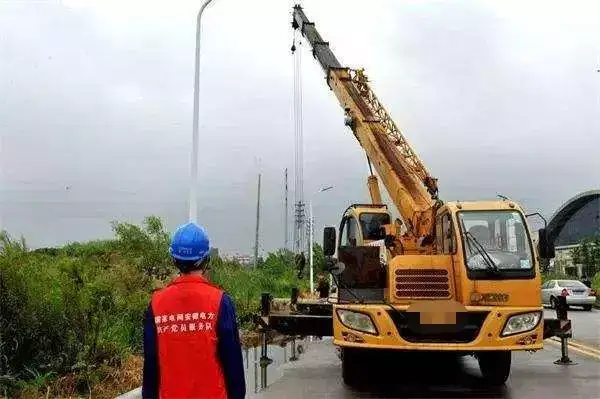 学起来,吊车基本的“指挥手势”