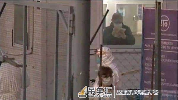 疫情隔离期间路旁停车遭拖吊,阿根廷布市政府违章拖吊公司遭民众质疑