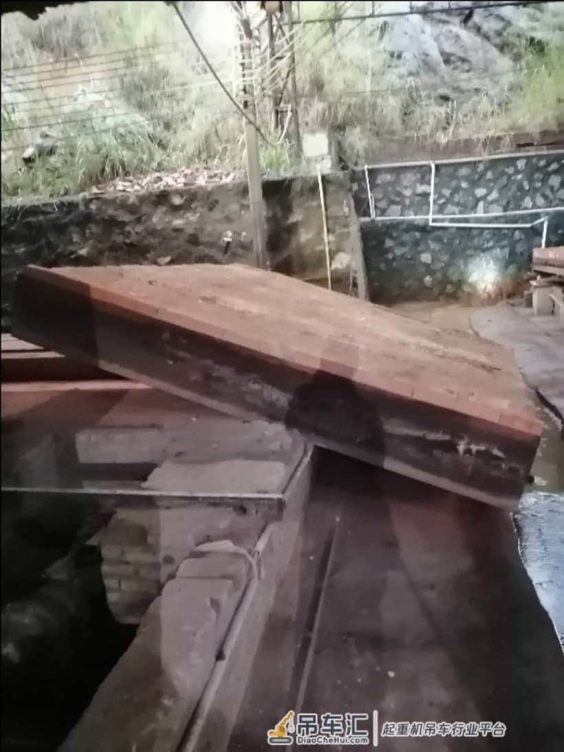 起重!狭窄空间里的起重之轨道车上轨。