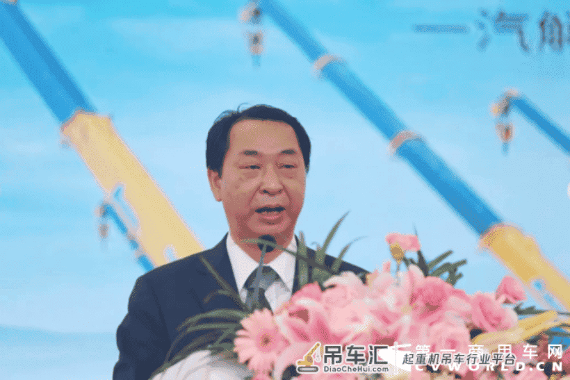 强强联手?一汽解放助力徐工随车吊市场,百台新车奔赴全国