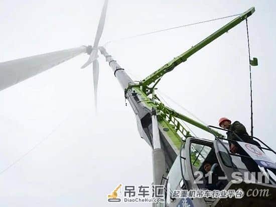 中联重科ZAT8000全地面起重机 精准助力“天险”雪峰山风电项目