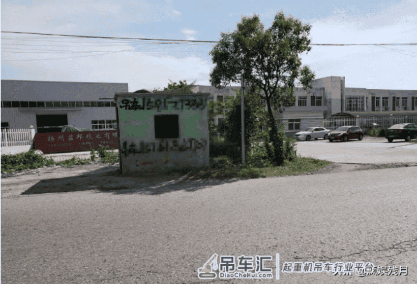 为什么全国各地的手写吊车广告如此相似?难道都是出自一人之手?
