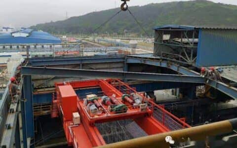 中铝东南铜业项目双梁桥式起重机顺利吊装