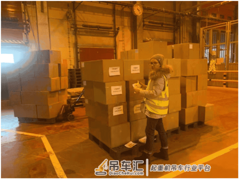 驰援白俄！中联重科15万只口罩搭乘军机运抵明斯克
