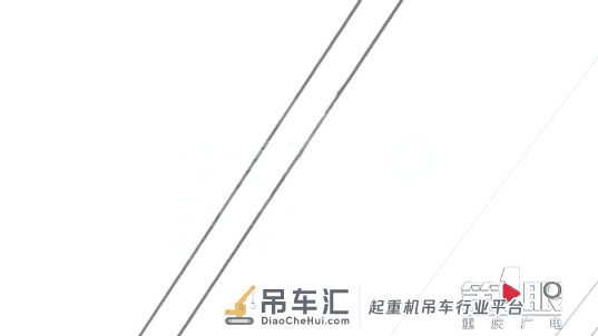 躲过一劫!吊车触碰高压线 整个驾驶室都发出了闪光……