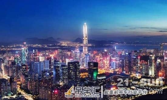 不惑之年的深圳特区有了自己的国际航空枢纽，三一吊装人身负重任