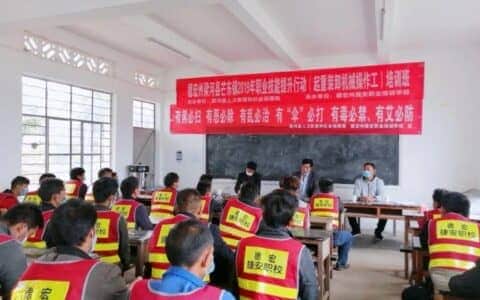 持续开展技能提升 拓宽群众就业渠道——芒东镇起重装卸机械操作工培训班开班
