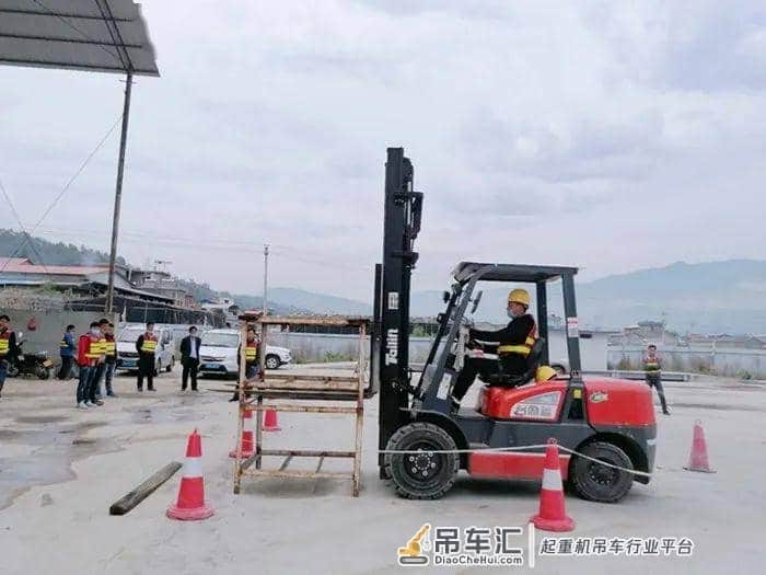 持续开展技能提升 拓宽群众就业渠道——芒东镇起重装卸机械操作工培训班开班
