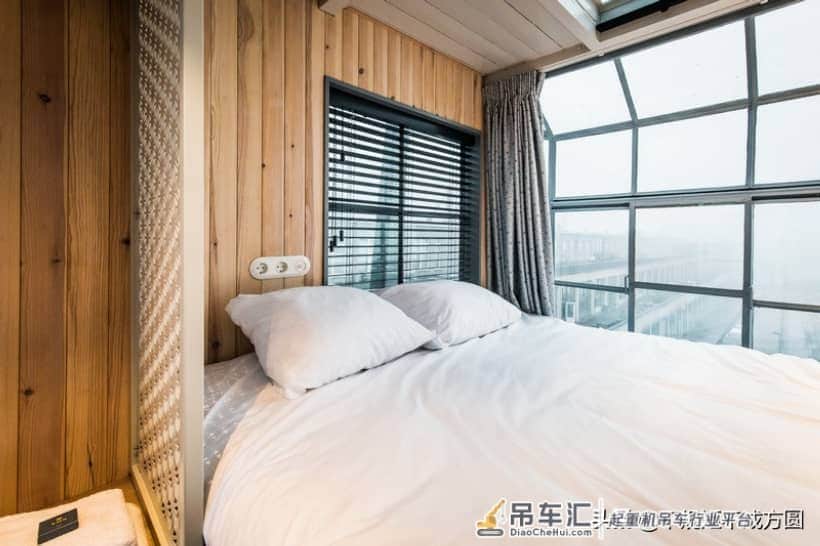 阿姆斯特丹港口的起重机公寓酒店