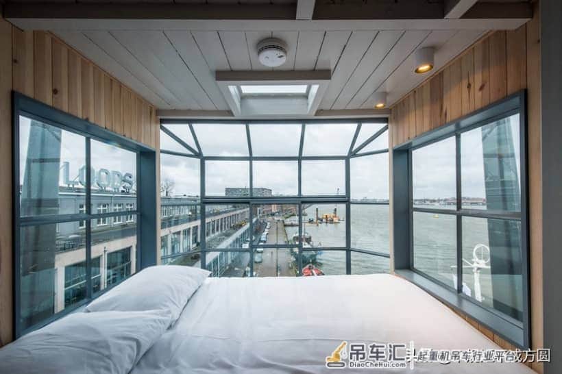 阿姆斯特丹港口的起重机公寓酒店
