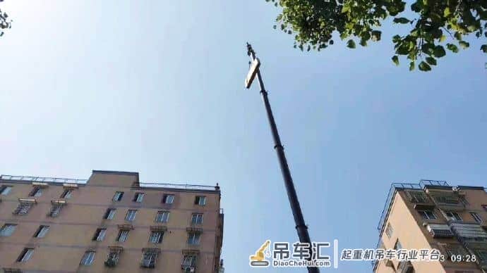 Redmi史上最贵电视发货,吊车安装入户?这98寸电视有排面