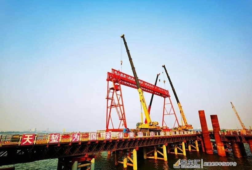 交通建设丨钱塘江新建大桥120吨提梁龙门吊顺利完成安装