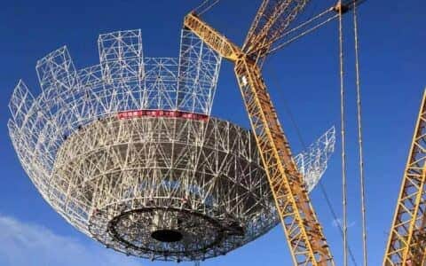 重磅丨2000吨级履带起重机圆满完成火星探测70米天线吊装任务
