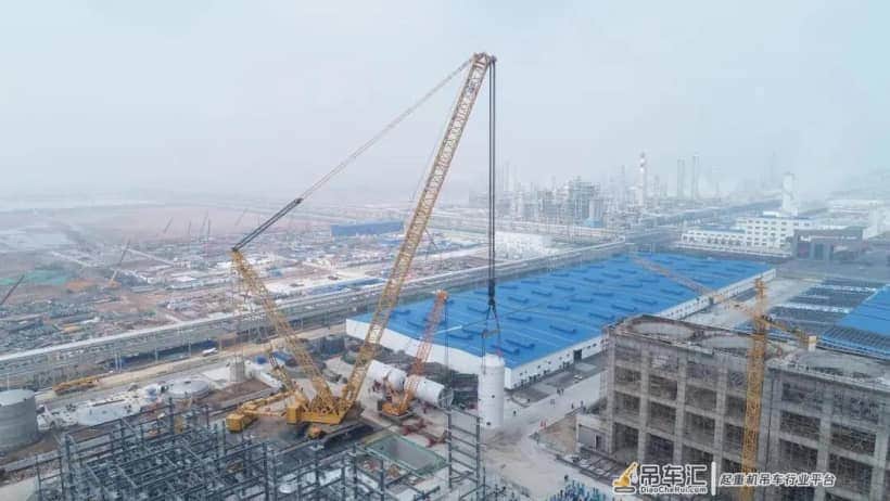 “巨舰入列”丨第四台XGC28000两千吨级履带起重机连云港完美首秀