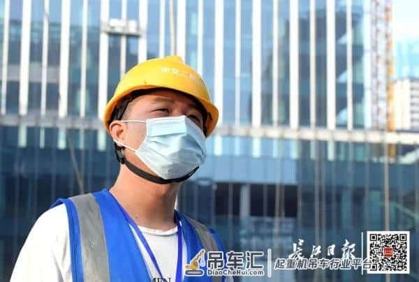 早安武汉 | 凌晨5点塔吊开动,武汉从晨曦中醒来