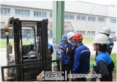 化工区市场监管支队开展起重机械、场(厂)内专用机动车辆安全隐患专项检查(二)