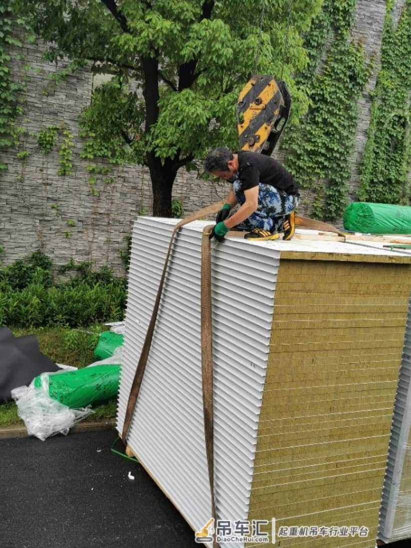 武汉吊车租赁吊装隔热板