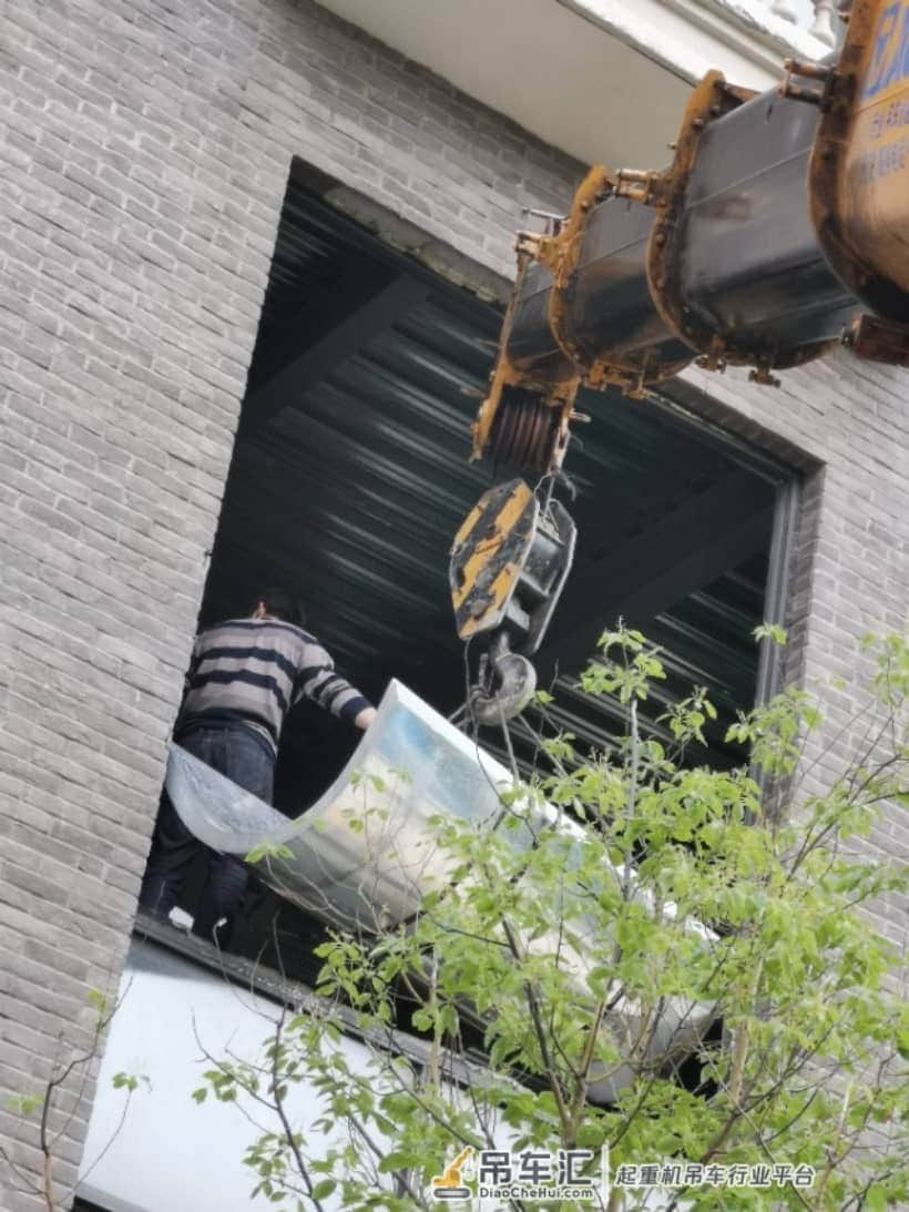 武汉吊车租赁吊装隔热板