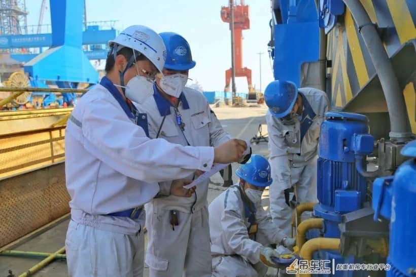 把失去的时间夺回来——大连中远海运重工鏖战“五一” 抢抓400吨龙门吊大修进度