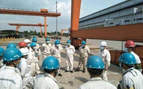 南通远洋配套开展外场起重机防强风应急演练活动