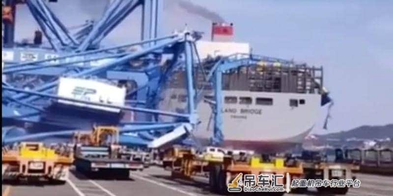 巨型货轮韩国飚船，甩尾撂倒大型吊车
