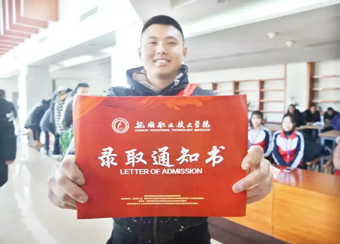 百姓雷锋 | “吊车侠”火场救人诠释善的力量——记抚顺市第十四届“百姓雷锋”兰郡泽