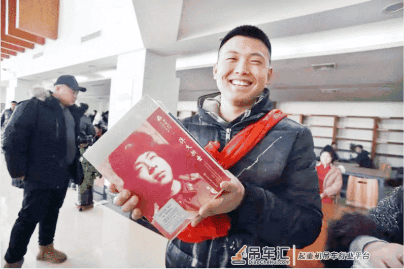 百姓雷锋 | “吊车侠”火场救人诠释善的力量——记抚顺市第十四届“百姓雷锋”兰郡泽