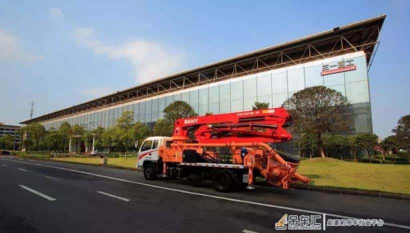 国内起重机之王：超过三一中联重科，它连续15年拿下国内第一