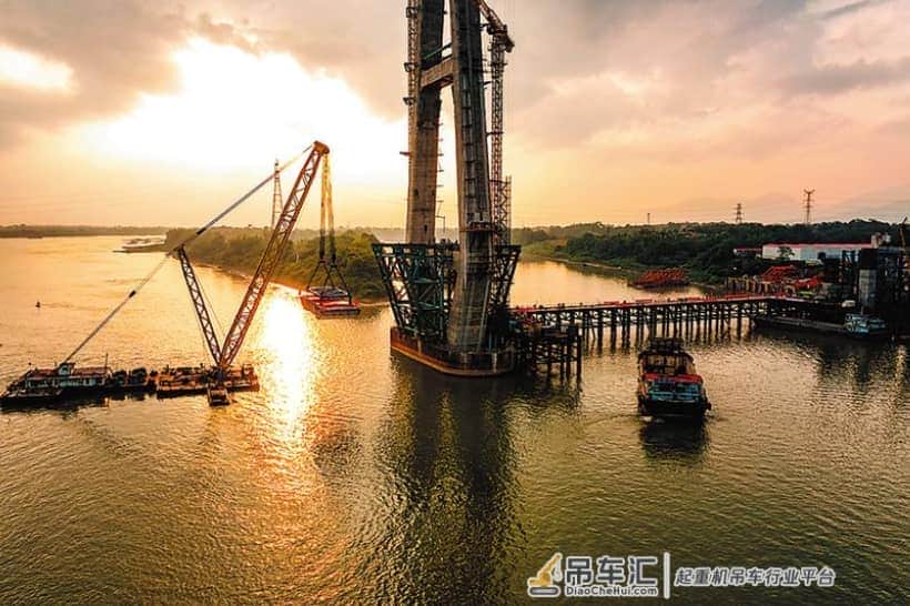 荔浦至玉林高速公路建设推进 相思洲大桥吊装主梁