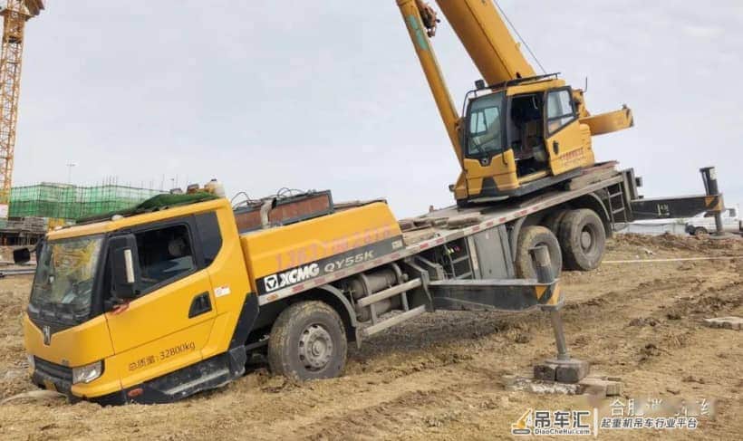 钢铁巨人“打架”!肥东一工人遭殃,被困30米高空!