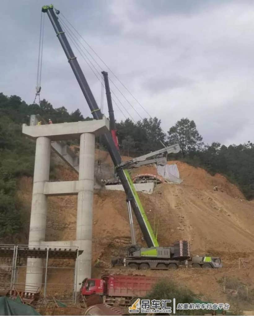 喜讯丨中联重科ZAT4000全地面起重机荣获2020年“中国工程机械年度产品TOP50应用贡献金奖”！