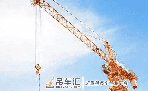 塔吊司机一天500的工资都这么来的，看完还羡慕吗？