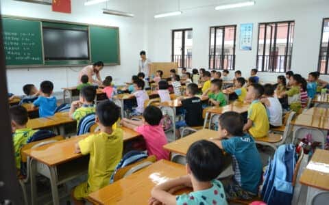 “吊车尾”学生试卷火了，报复性答题，家长要控制好情绪