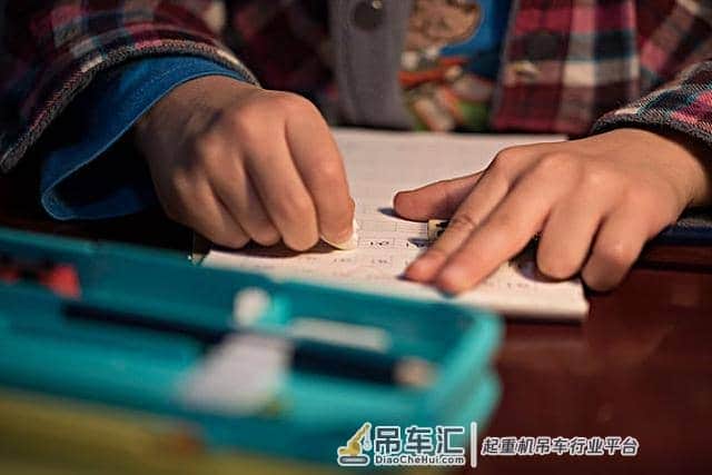 “吊车尾”学生试卷火了,报复性答题,家长要控制好情绪